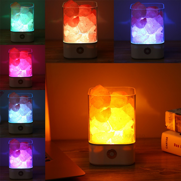 Lampe de sel de l'Himalaya en cristal naturel multicolore USB présentée avec les différentes couleurs de lumière possible